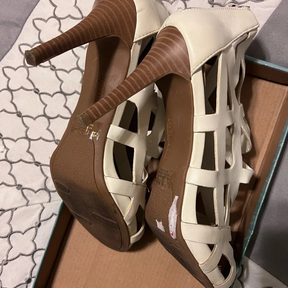 Fergalicious Histeria Cage Cut Out High Heel Back Zip White Sandal Size 7.5 - Picture 8 of 9